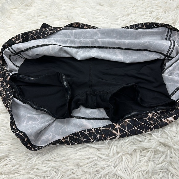 Lululemon Pace Rival Skirt II *4-way Stretch (Tall) Sugar Crush Multi / Black - Picture 3 of 6